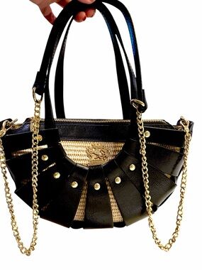 Leather handbag with fan-pleated detail and chain straps by Pratesi Italy 🇮🇹